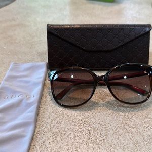 Genuine Gucci sunglasses with case and cleaning cloth
